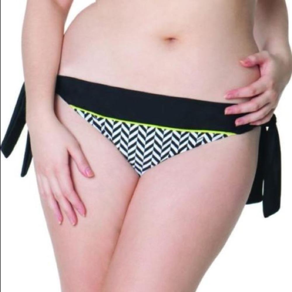 Curvy Kate Hypnotic Side Tie Brief In Monochrome